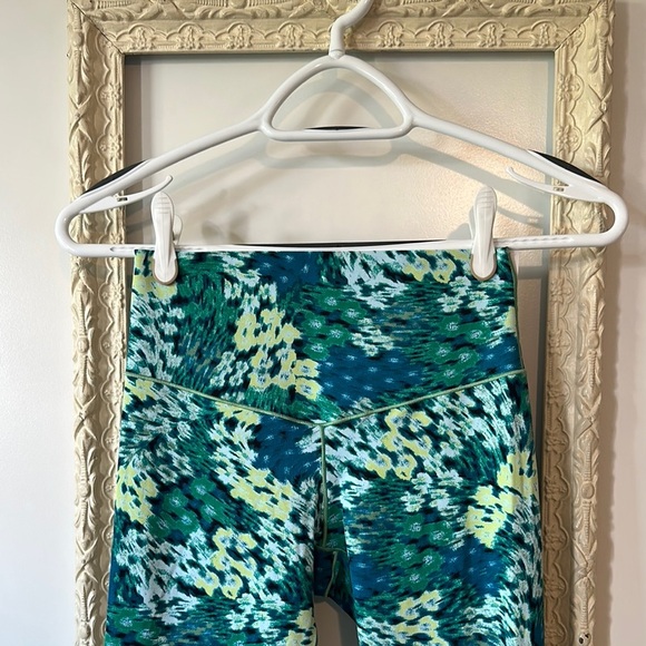 AERIE | Offline Real Me XTRA Hold Up! Green & Blue 7/8 High Rise Leggings - Picture 6 of 14